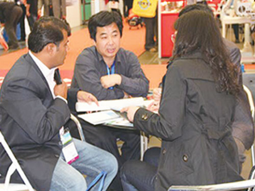 廣州橡塑展與印度客戶簽訂超高分子量聚乙烯設備和管材